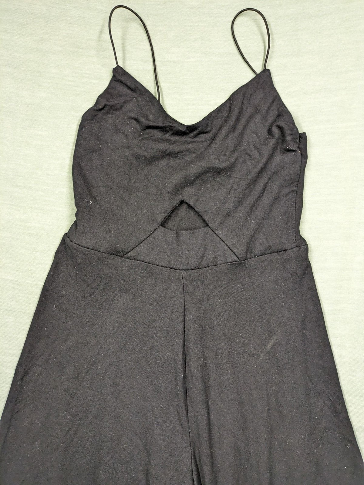 Amisu black jumpsuit with wide legs, spaghetti straps, and soft viscose fabric.