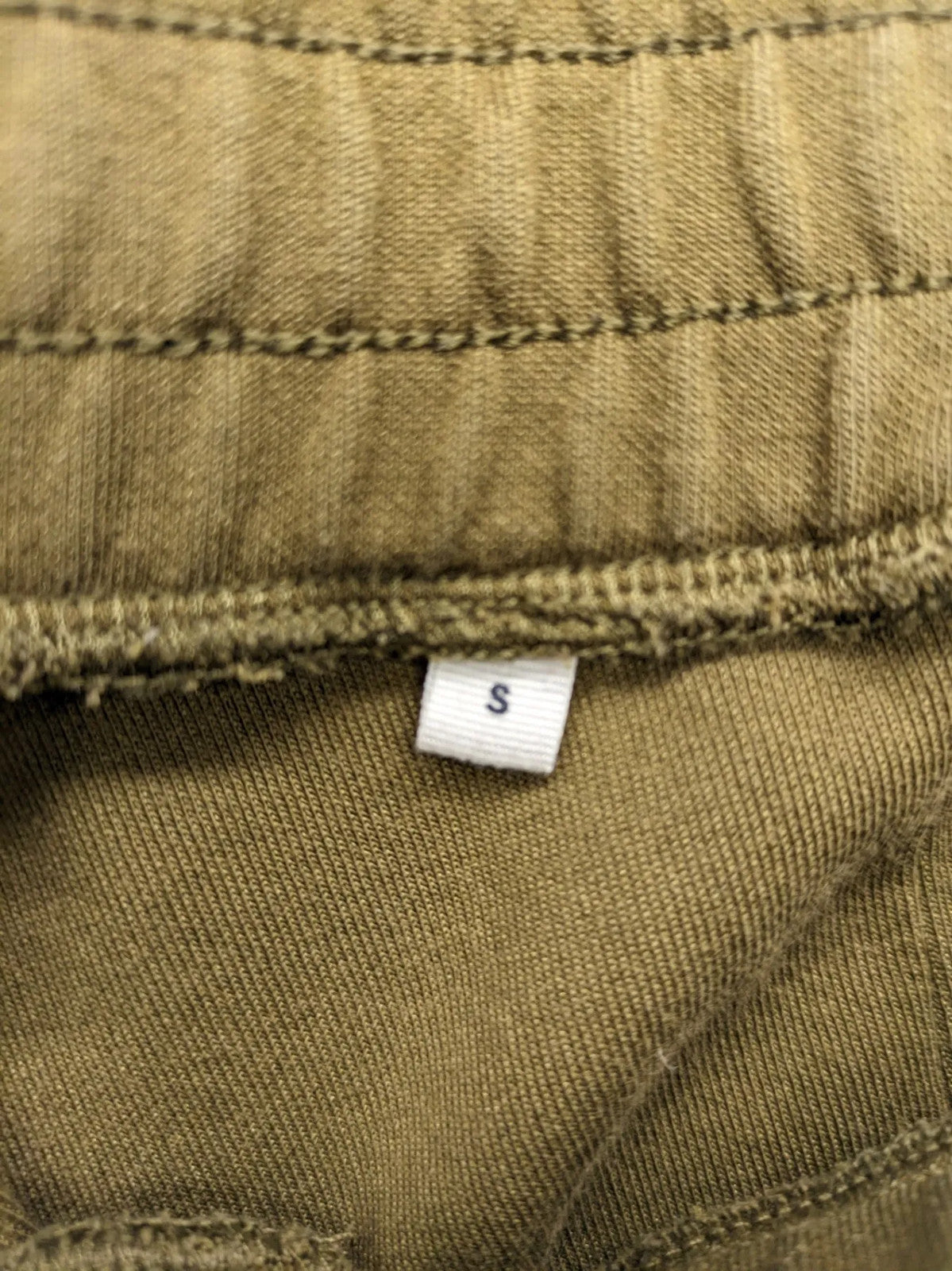 Marc O'Polo khaki joggers with elastic waistband and stylish front seams.