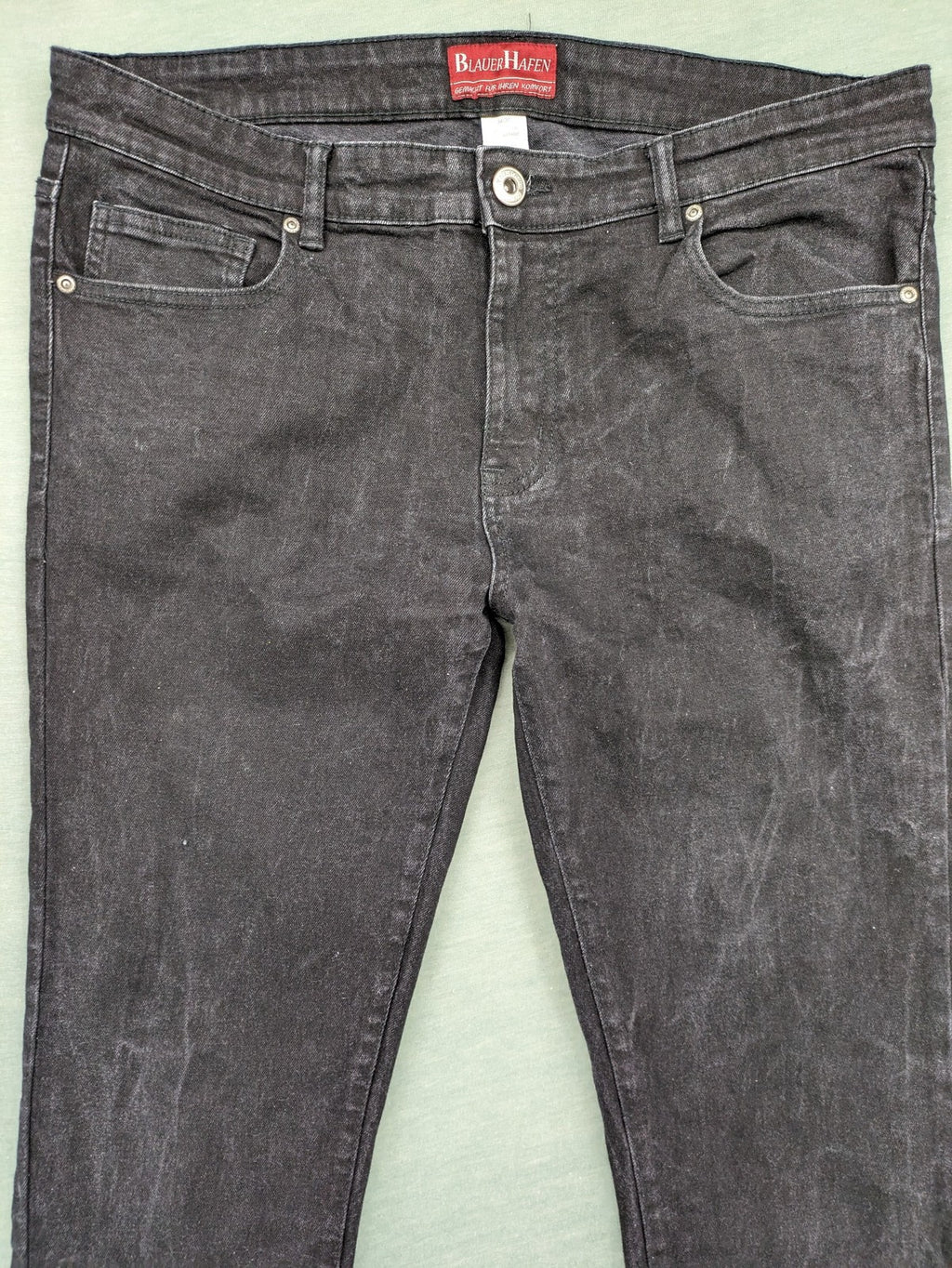Blauer black straight jeans washed denim five-pocket design with stretch material.