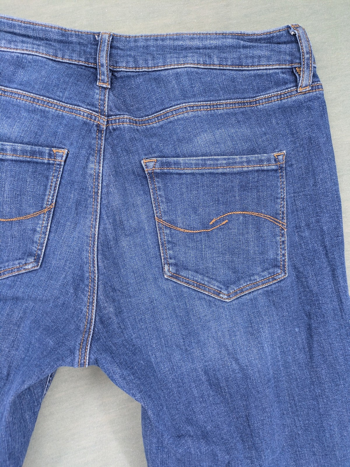 Q/S blue superslim fit jeans with classic 5-pocket style and zipper detail.