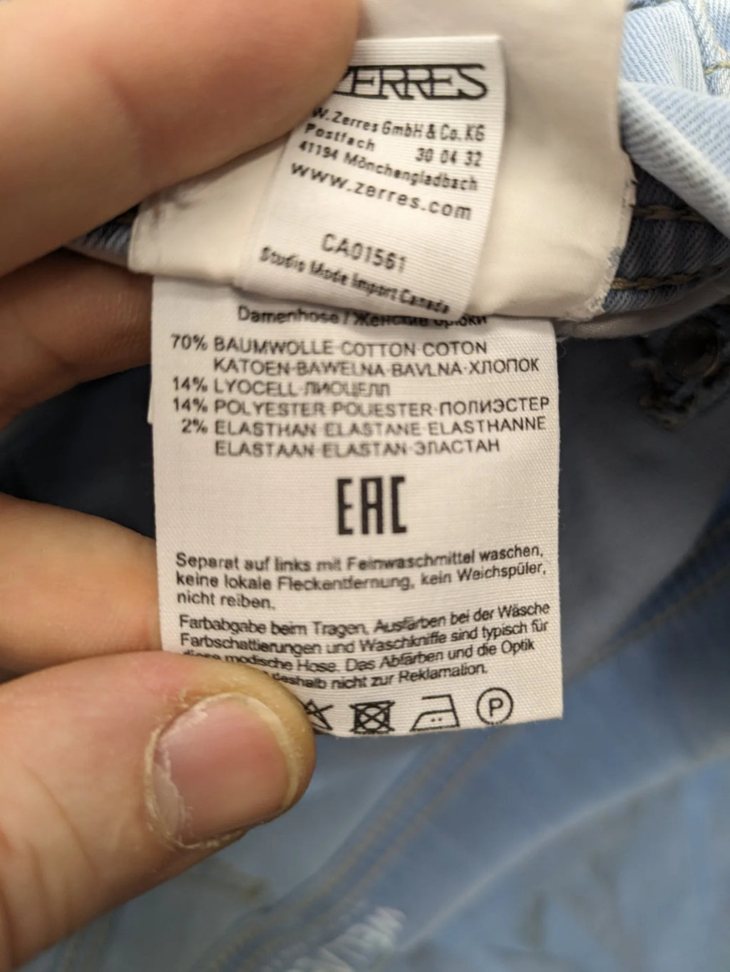 Zerres blue straight jeans 5-pocket style with stretch fabric and logo detail.