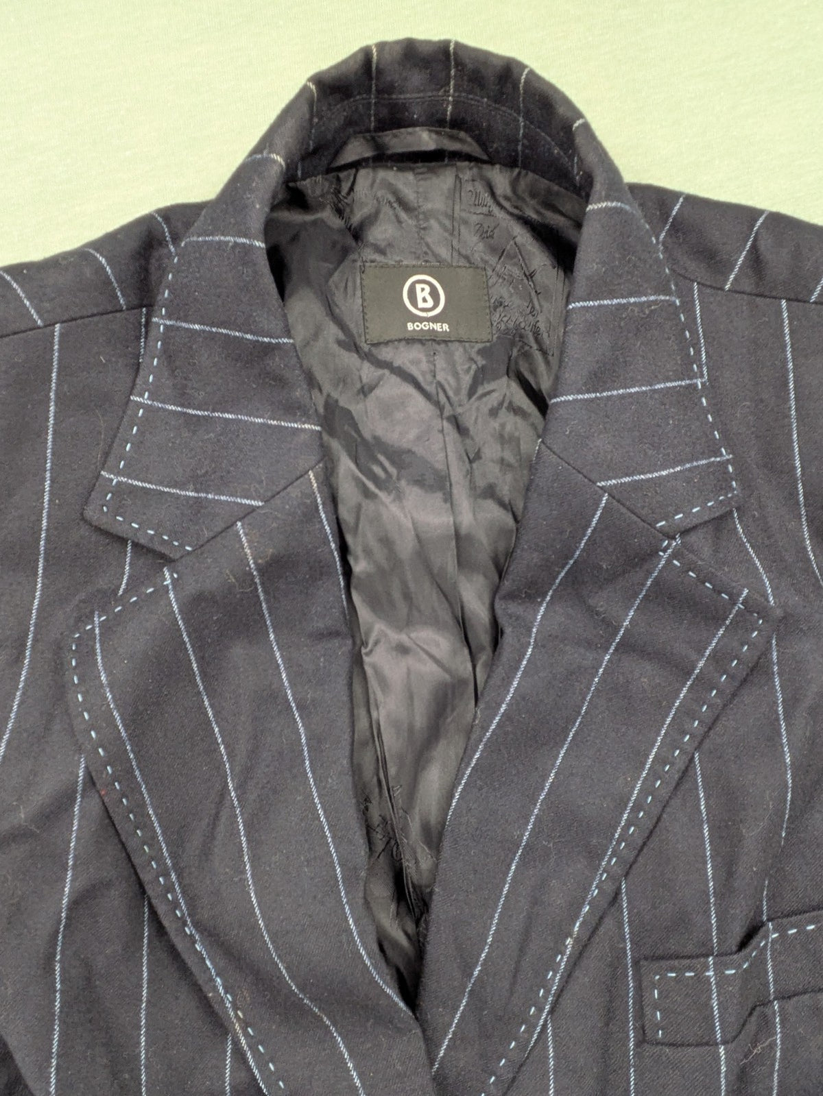 Bogner grey blazer with black pinstripes and contrast stitching, made of 100% virgin wool.