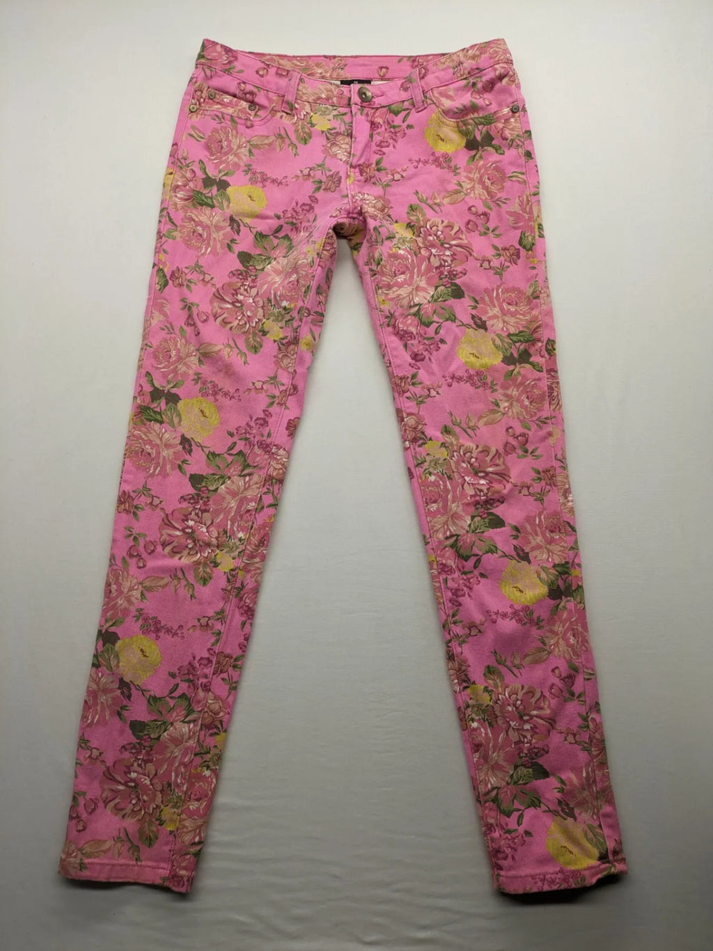 Crazy World floral straight jeans pink with 5-pocket design and slim fit.