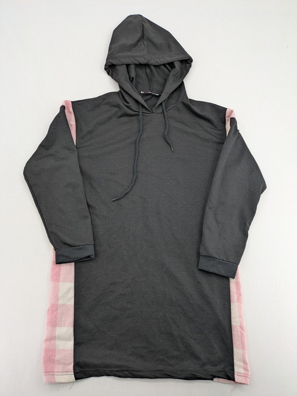 L'ange pink hoodie dress with black body and contrasting pink-white checkered panels.