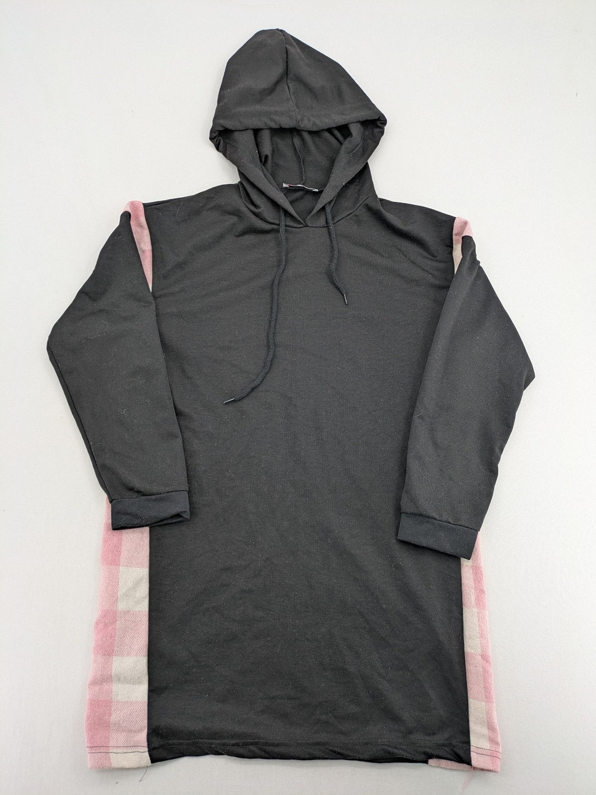 L'ange pink hoodie dress with black body and contrasting pink-white checkered panels.
