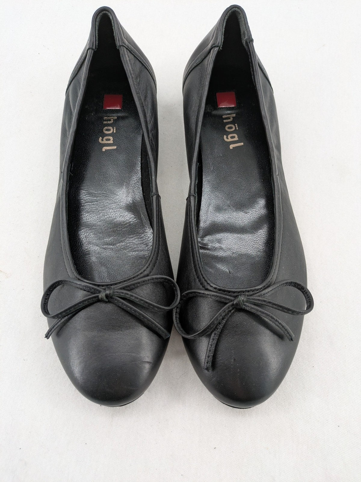 Högl black ballerinas smooth leather with decorative bow and rounded toe design.
