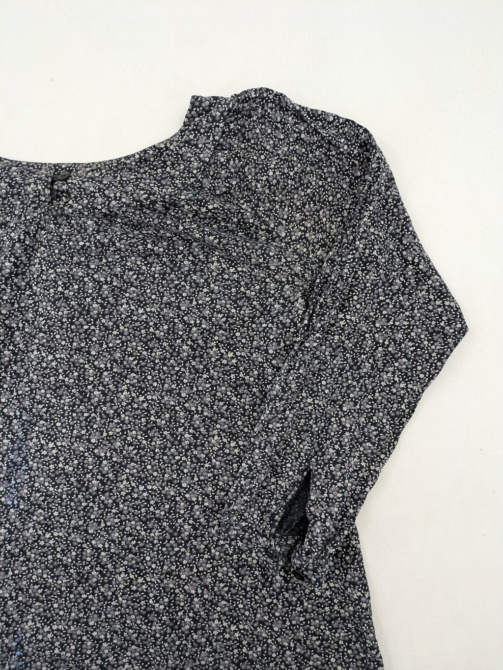 H&M navy floral tunic with 3/4 sleeves and adjustable waist drawstring.