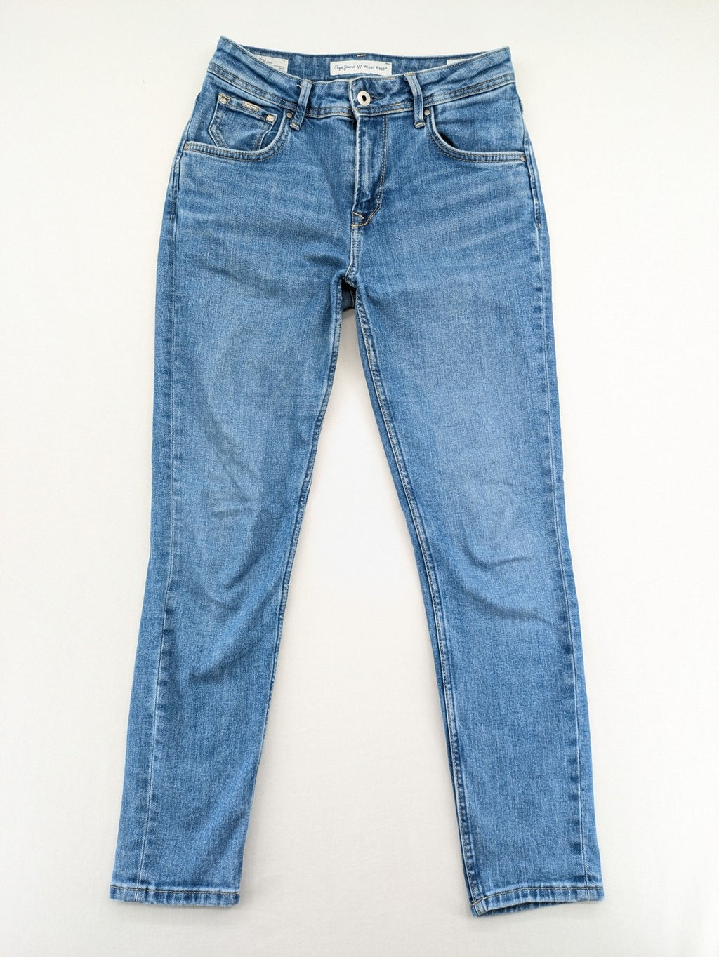 Pepe Jeans blue mom fit jeans high waist with Wiser Wash technology and carrot cut.
