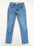 Pepe Jeans blue mom fit jeans high waist with Wiser Wash technology and carrot cut.