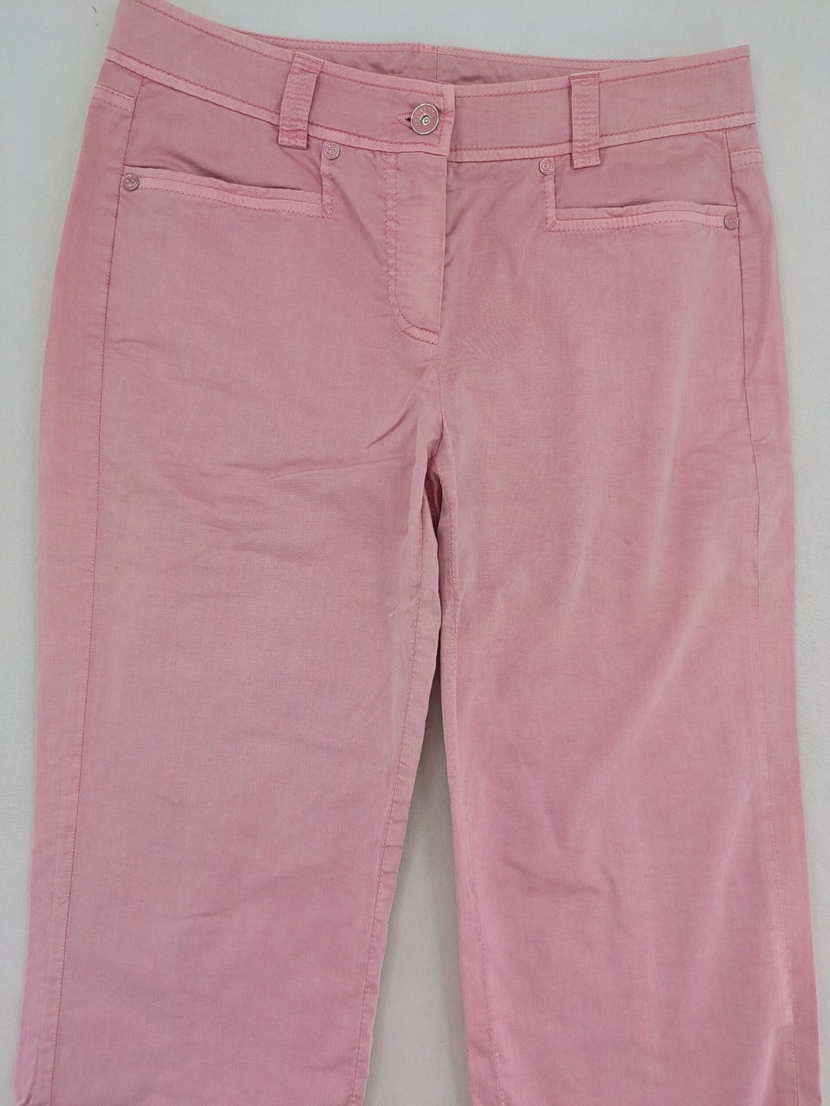 Raffaello Rossi pink pants 7/8 length with classic zip fly and soft stretch cotton.