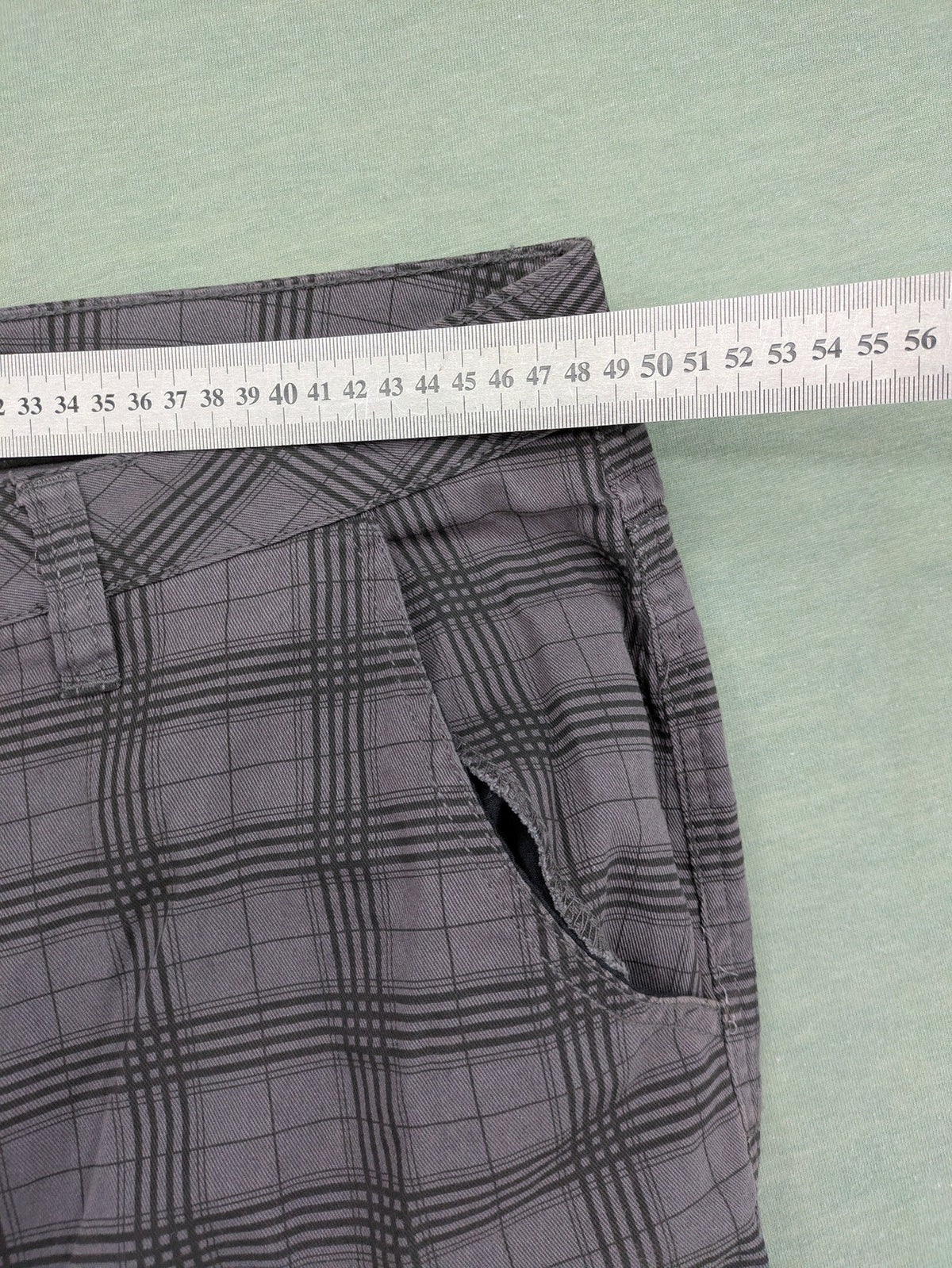 Sublevel grey plaid shorts size 38, cotton material, classic cut with button-fly.
