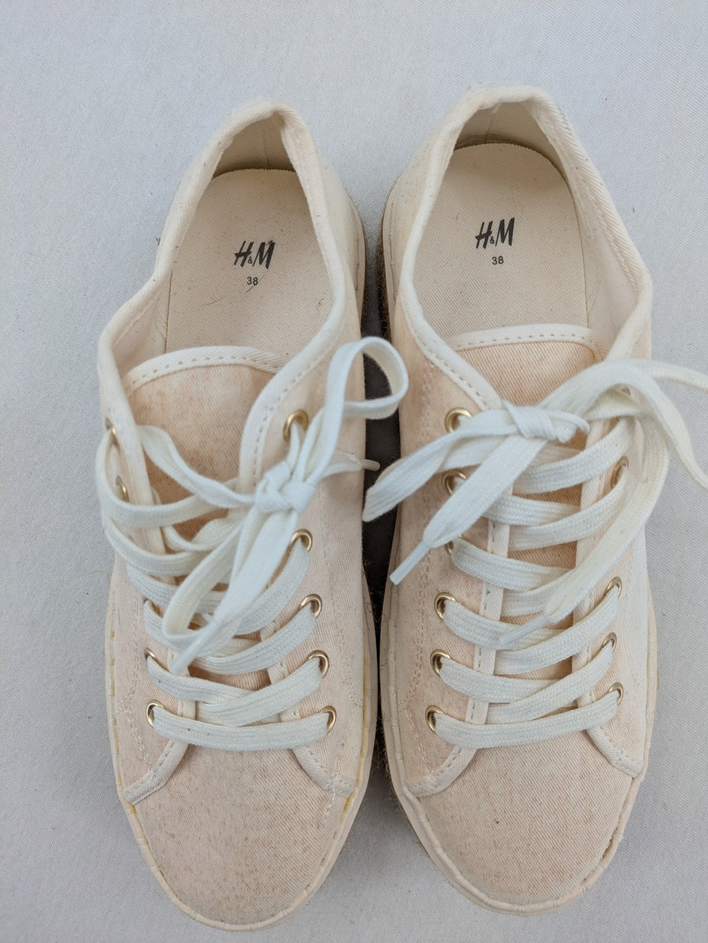 H&M beige espadrille sneakers with jute sole and cream canvas upper.