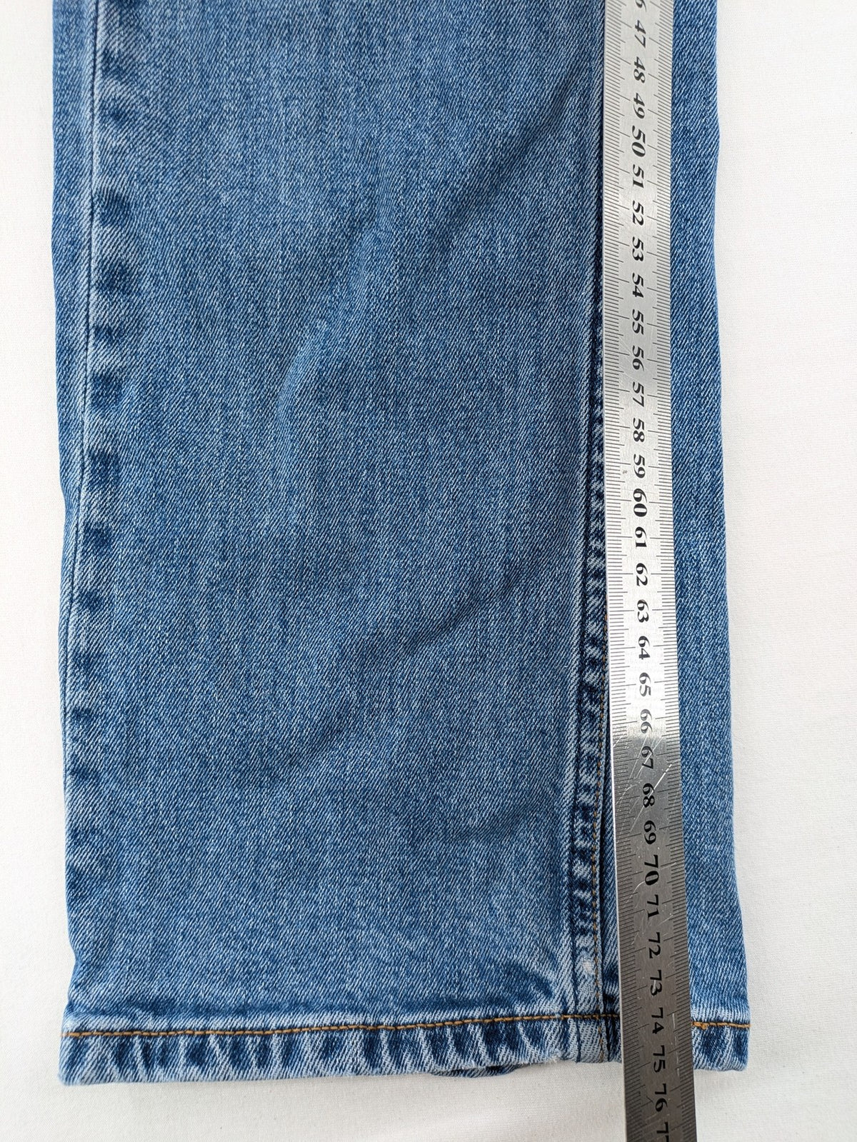 Mustang blue straight jeans with classic wash and durable denim material.