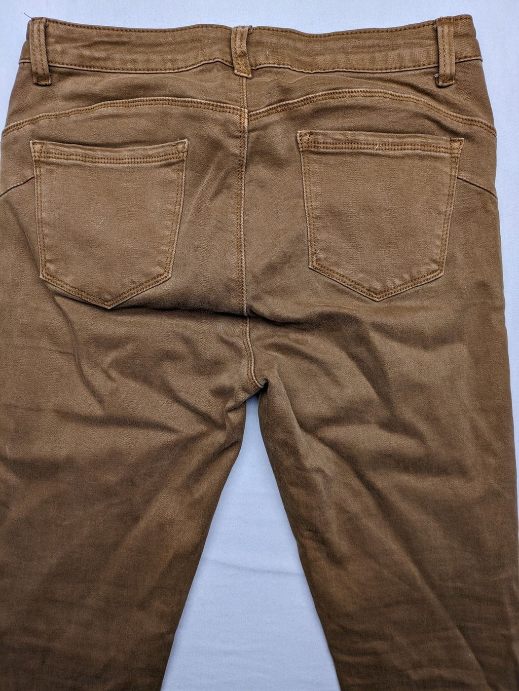Pin Up khaki skinny jeans classic 5-pocket design with zipper and button closure