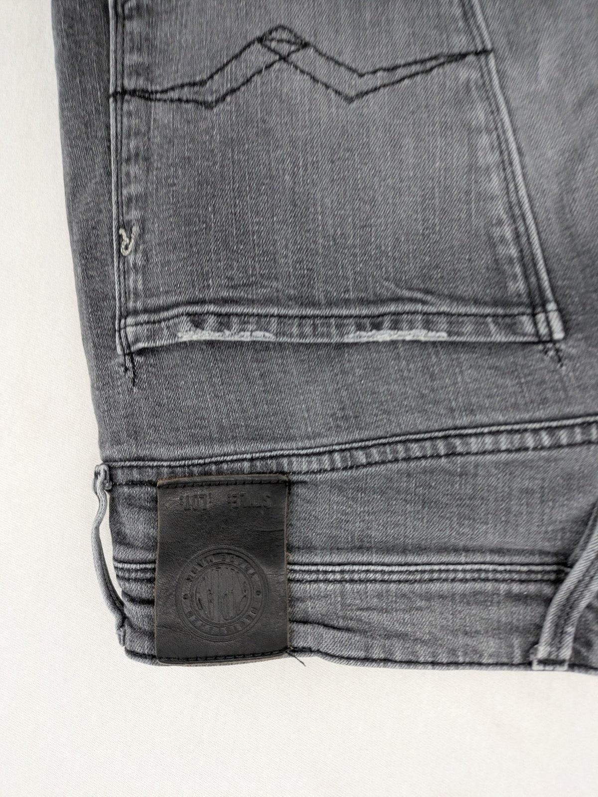 Replay grey straight jeans faded wash five-pocket style with logo on pocket.