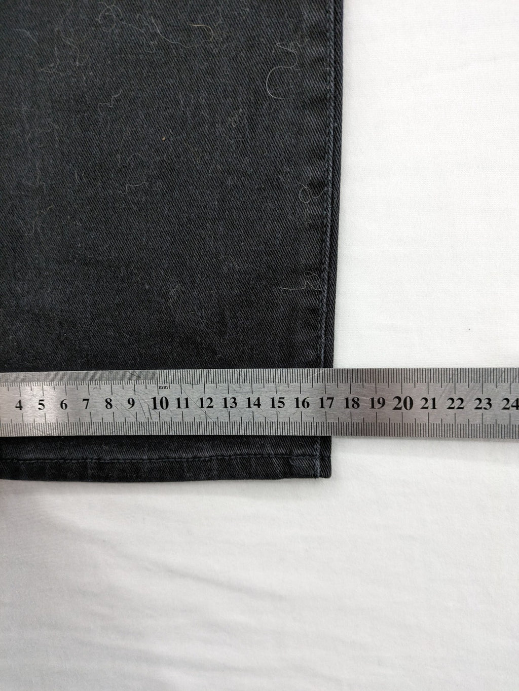 H&M Divided black skinny jeans low waist 5-pocket style with stretch denim material.