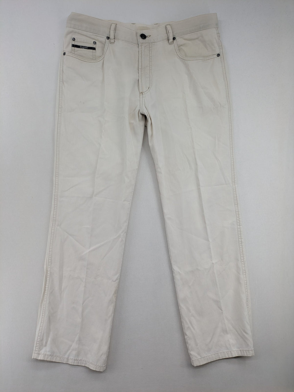 Bugatti beige straight jeans Texas model with classic 5-pocket design and logo patch.