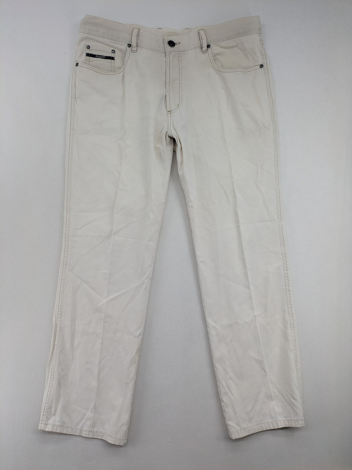 Bugatti beige straight jeans Texas model with classic 5-pocket design and logo patch.