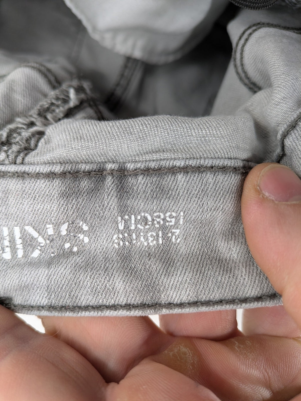 C&A grey skinny jeans for girls, soft stretch denim, classic fit, versatile wash.