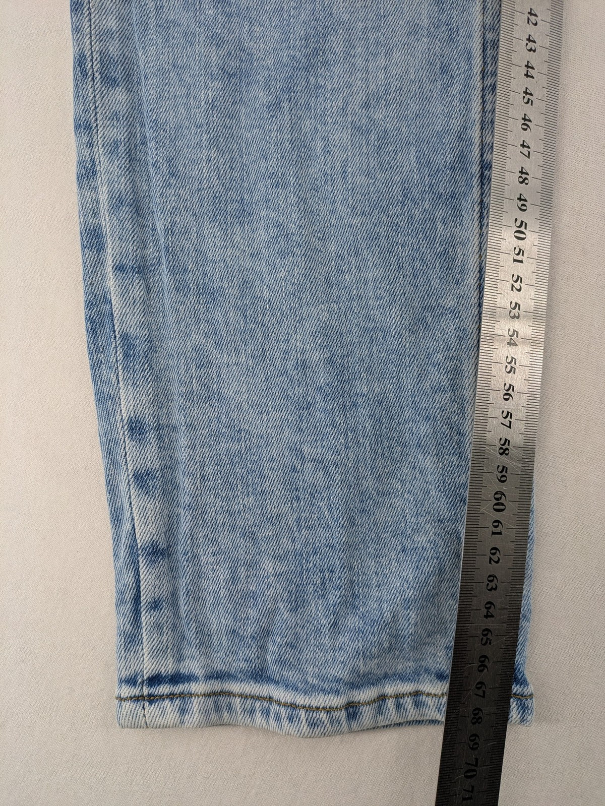 Oskar blue slim fit jeans with classic 5-pocket design and light wash.