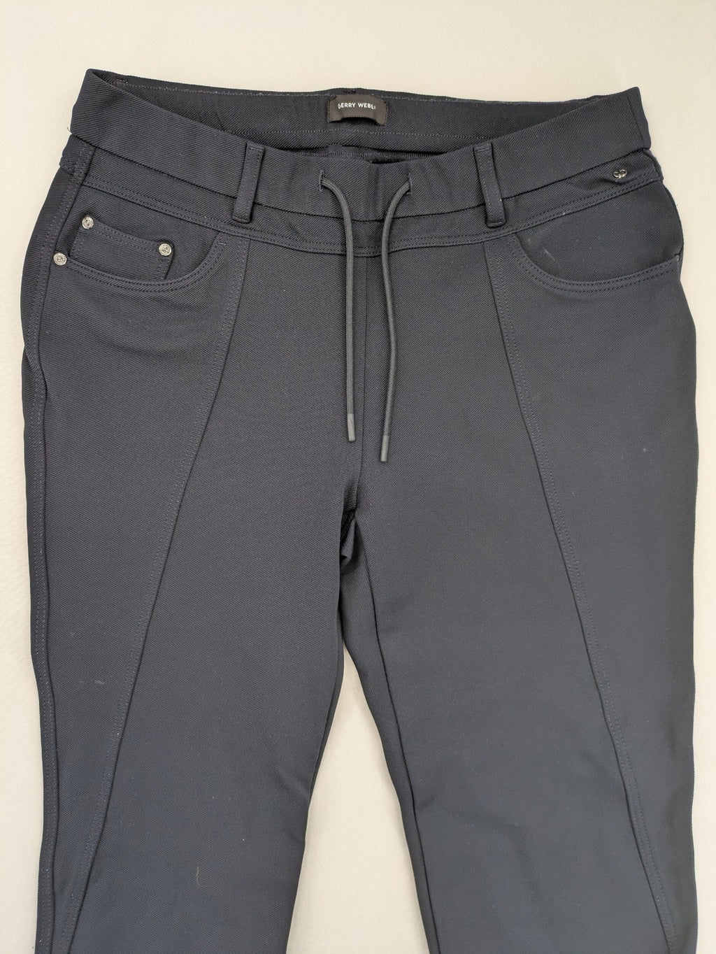Gerry Weber grey jogger pants with elastic waistband and decorative 5-pocket style.