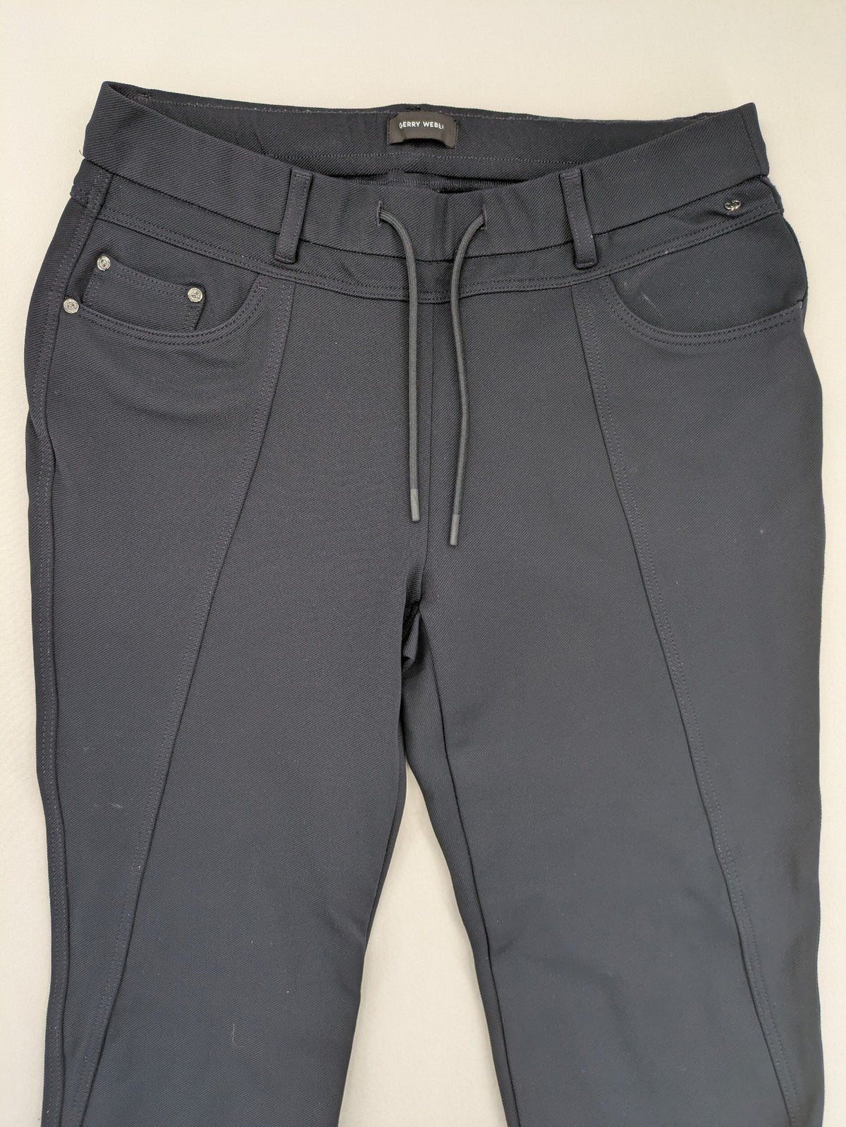 Gerry Weber grey jogger pants with elastic waistband and decorative 5-pocket style.