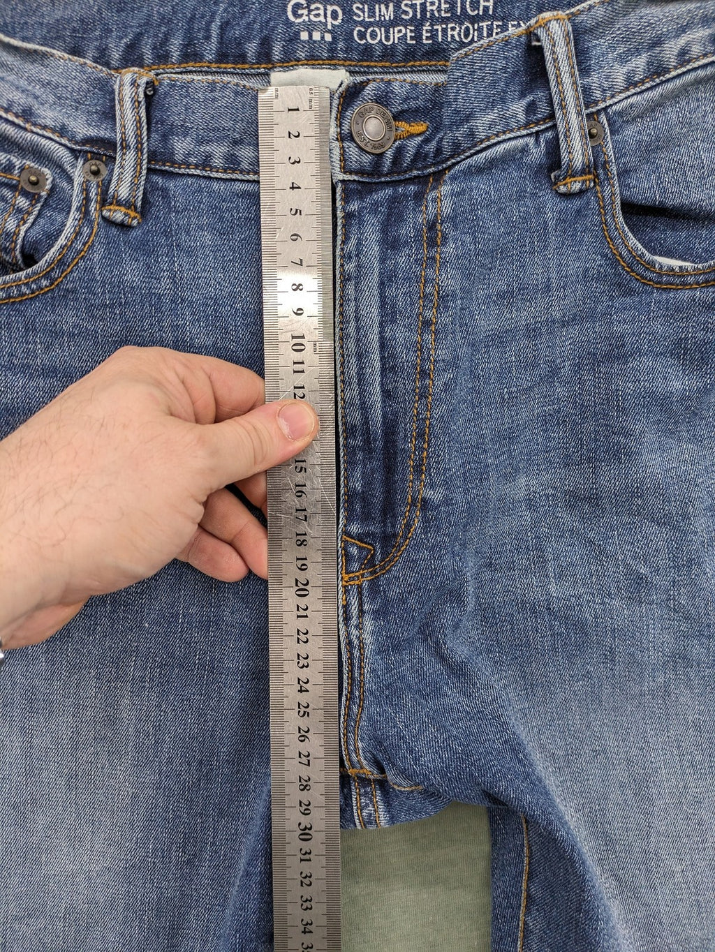 Gap blue straight jeans slim stretch fit with classic denim wash and logo tag.