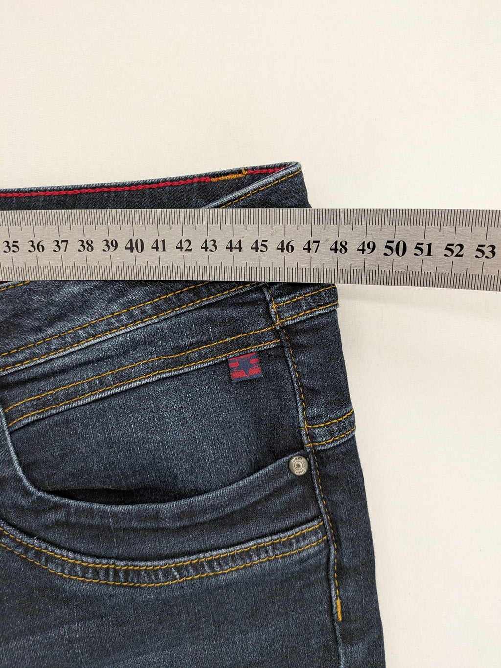 Multiblu blue straight jeans medium waist used look 5-pocket design with button and zipper.