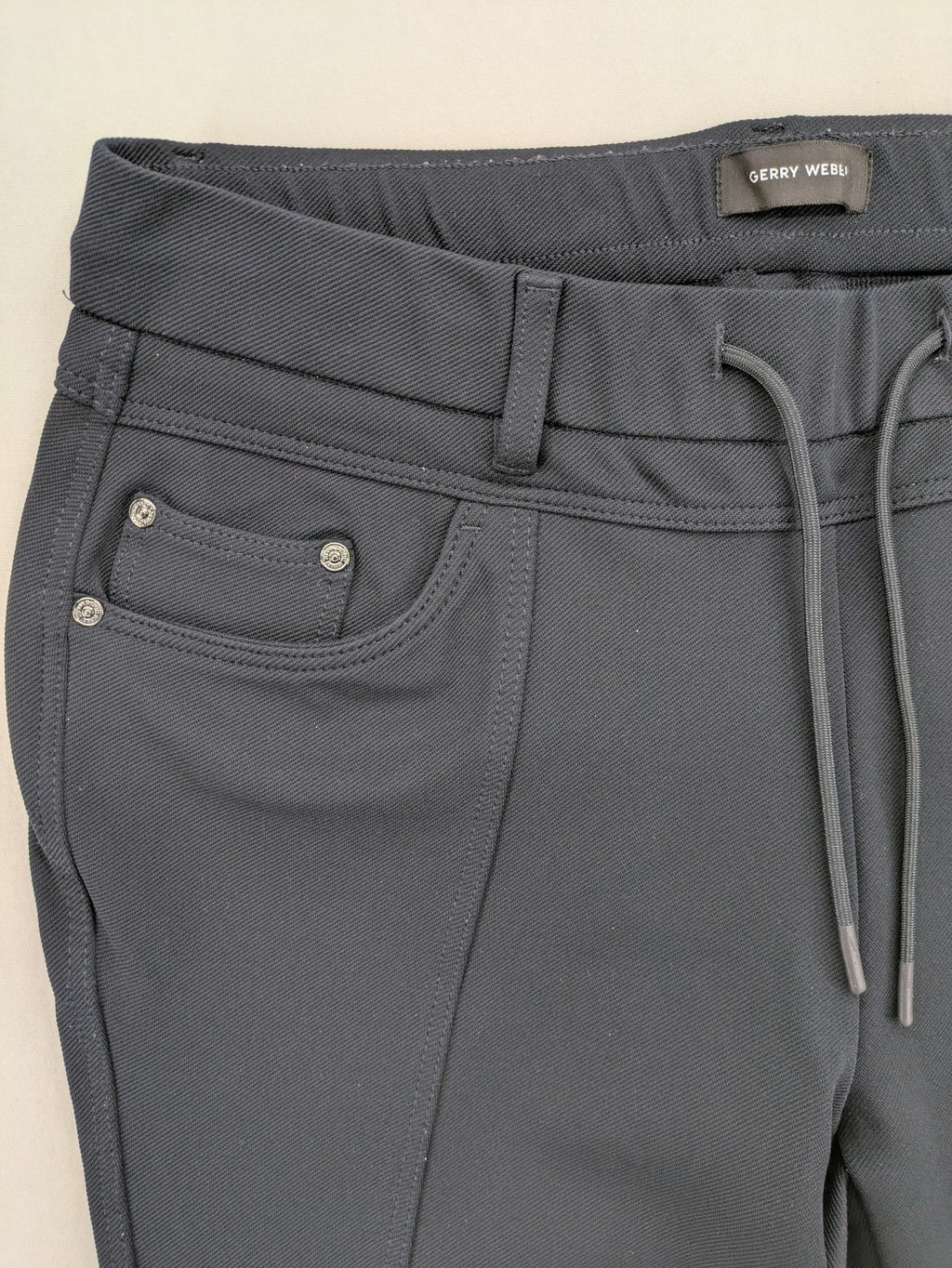 Gerry Weber grey jogger pants with elastic waistband and decorative 5-pocket style.