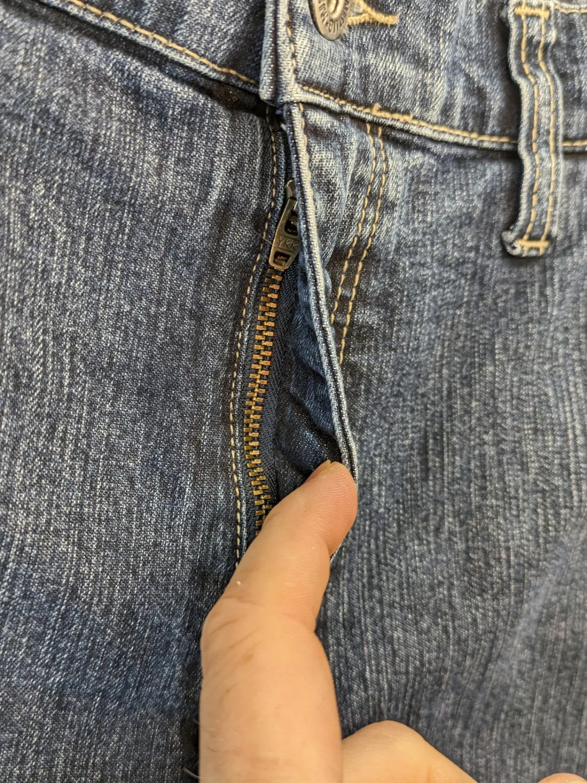 Mustang straight jeans blue dark wash, robust True Denim, classic fit, zipper closure.