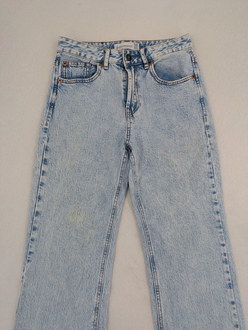 Stradivarius blue high waist flare jeans with acid wash and classic five-pocket design.