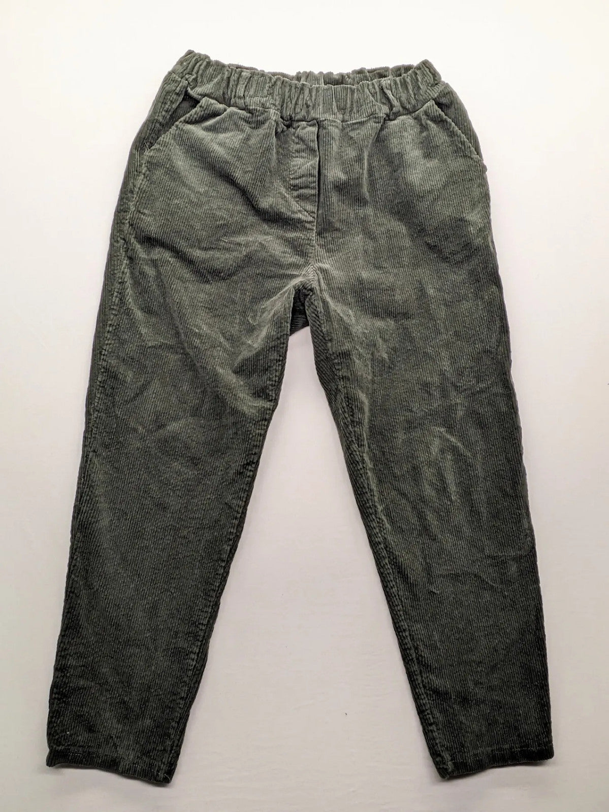 Baumwolle green cord pants with pull-on design and comfortable elastic waistband.