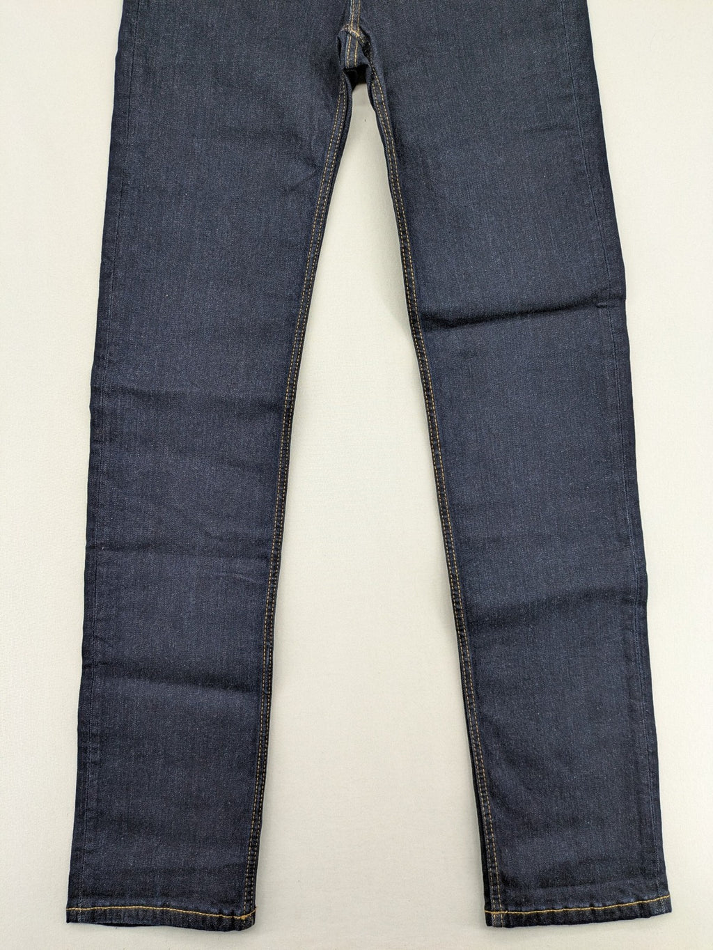 Esprit pink straight jeans with classic 5-pocket design and contrast stitching.