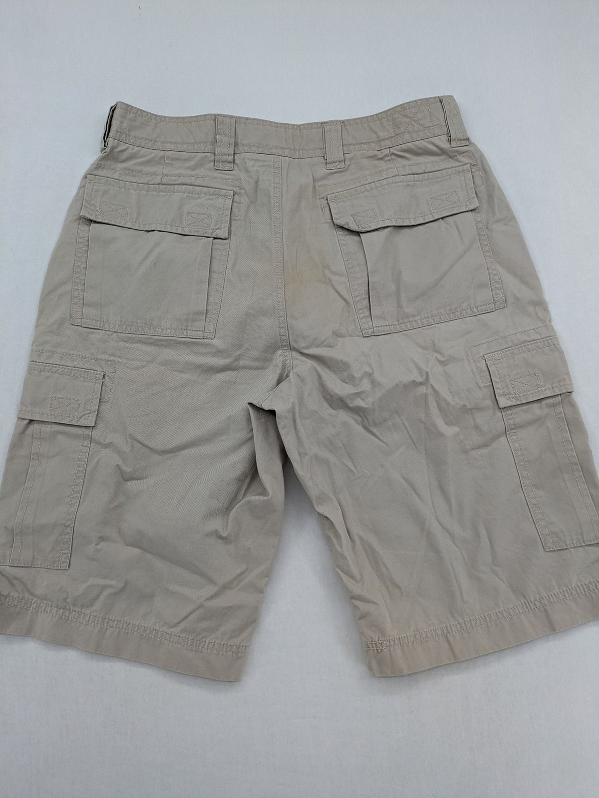 Grey Connection beige cargo shorts with multiple pockets and button closure, made from cotton.
