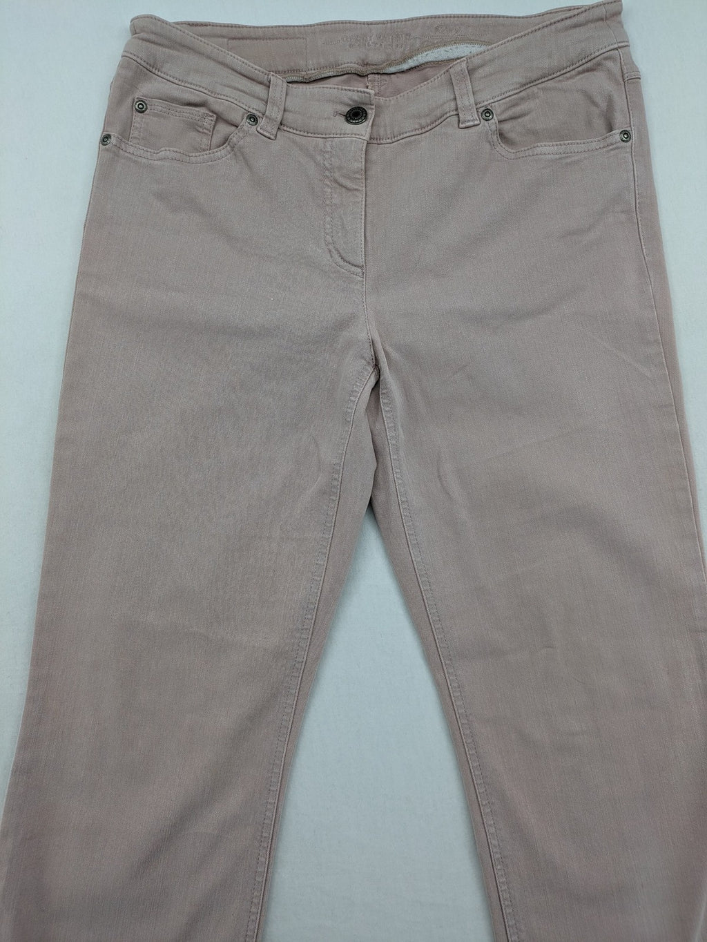 Gerry Weber pink straight jeans classic 5-pocket style with zipper and button closure.