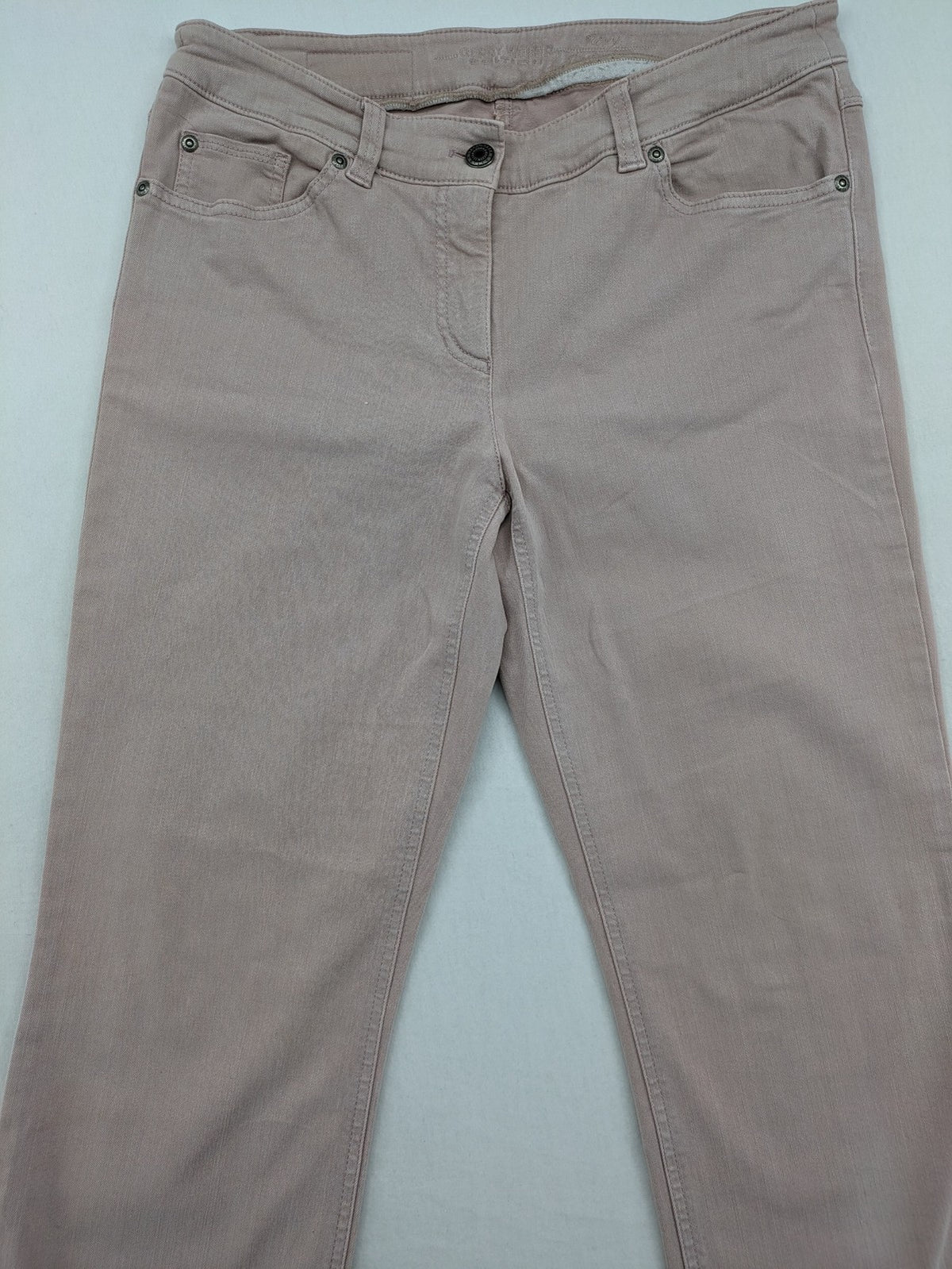 Gerry Weber pink straight jeans classic 5-pocket style with zipper and button closure.
