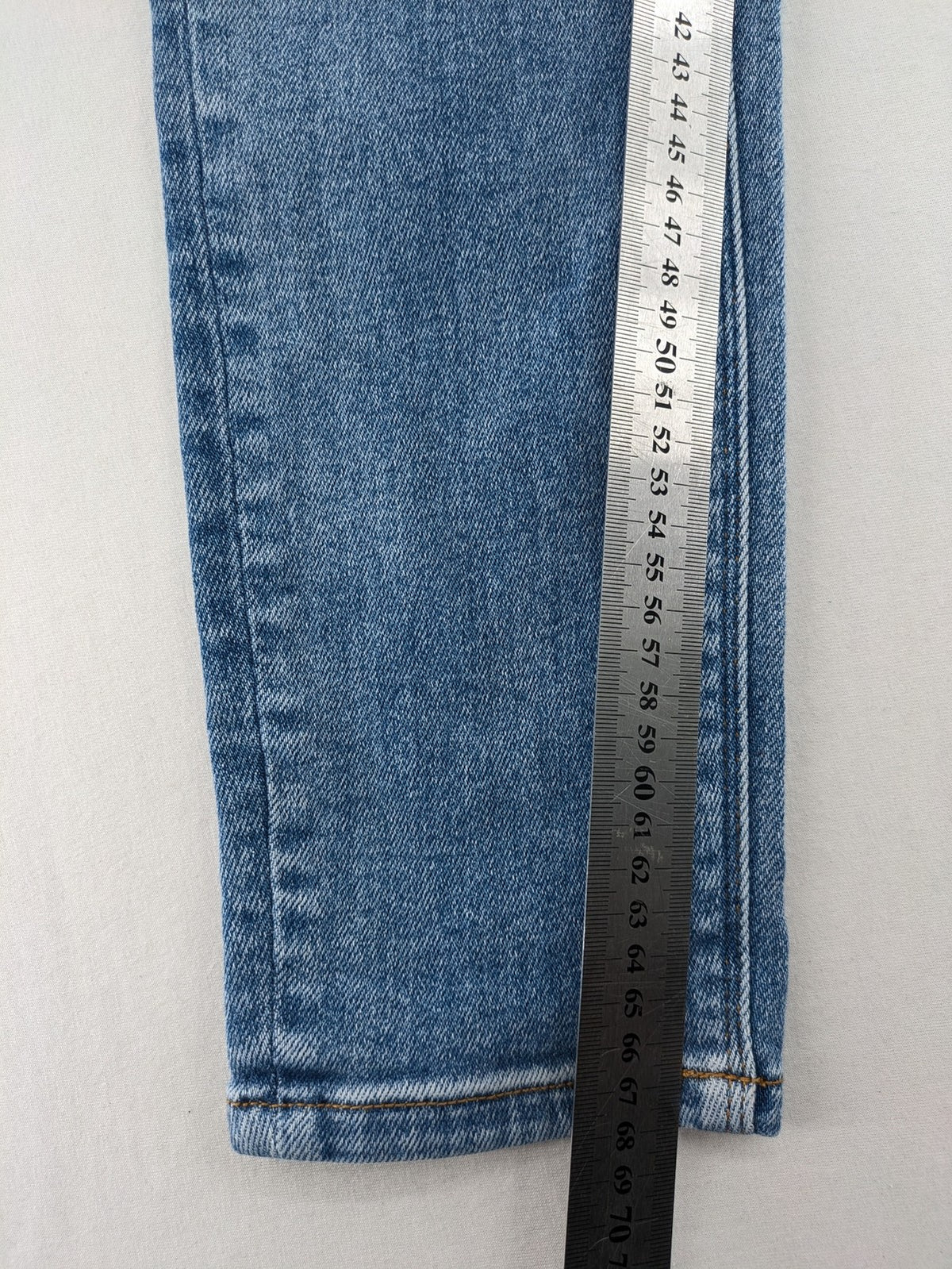 ONLY blue skinny jeans high waist with classic 5-pocket design and zip fly.