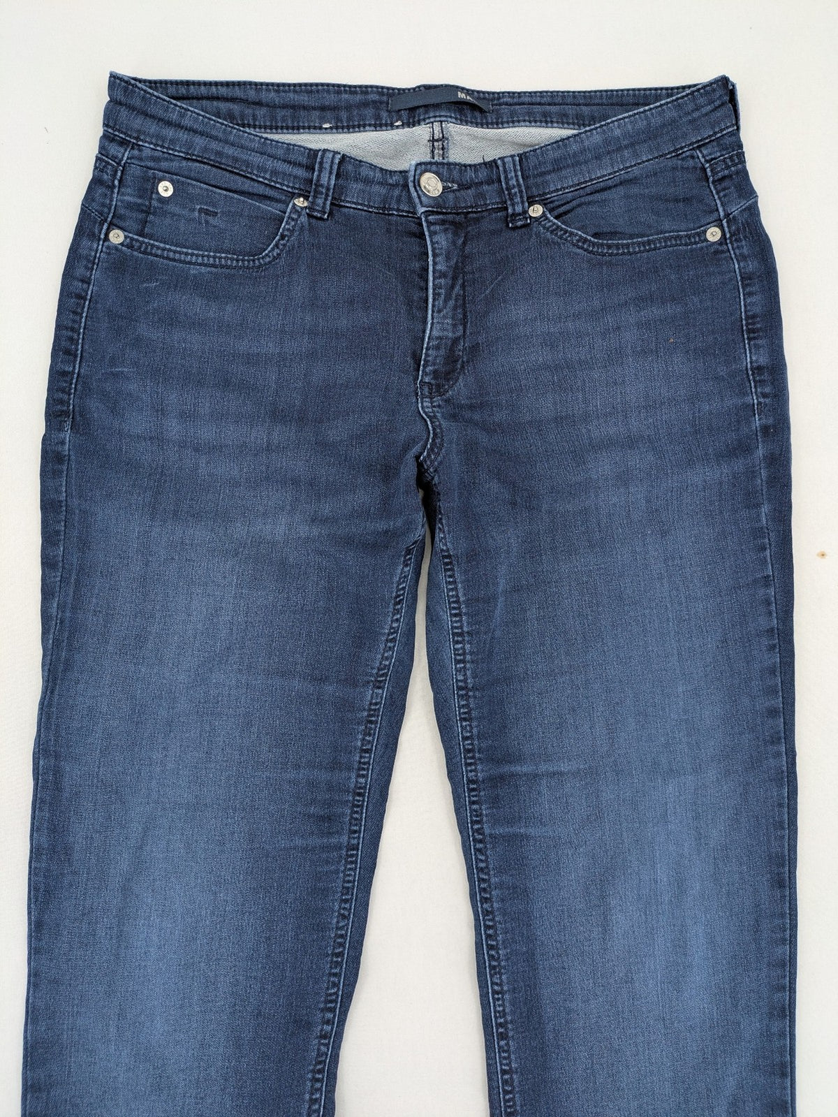 Mac Jeans blue slim fit straight jeans with light wash and stretch material.