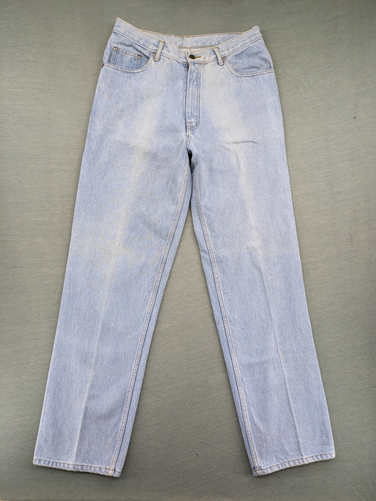 Newport straight jeans light blue 5-pocket design made from 100% cotton.