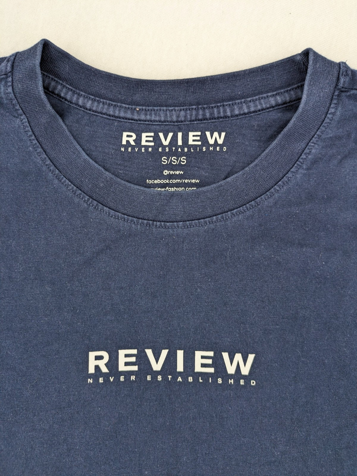 Review navy band t-shirt with "Never Established" logo print, 100% cotton.