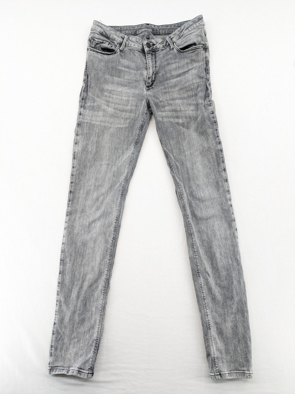 Cross Jeans grey straight jeans slim fit with classic 5-pocket design and used look.