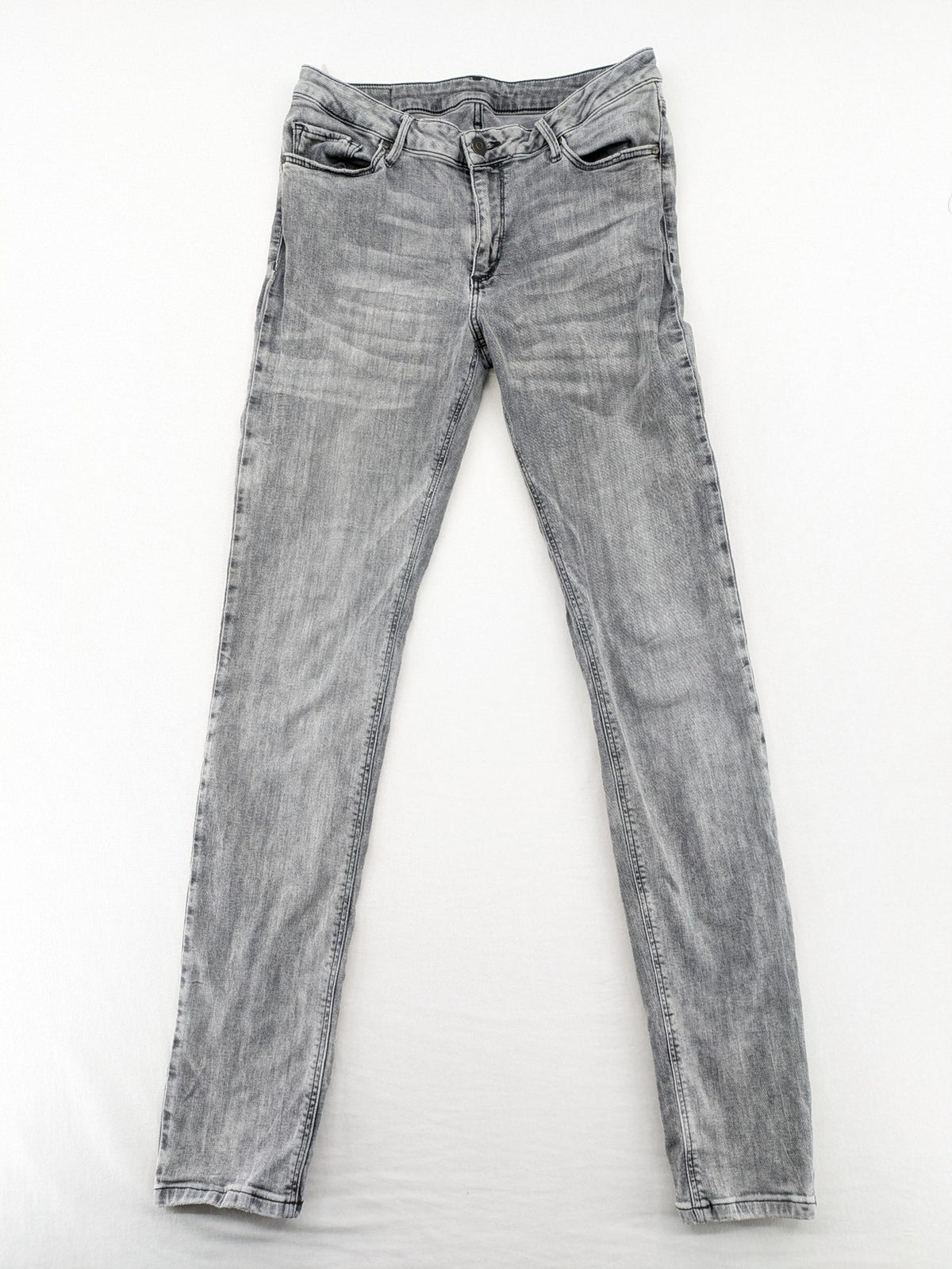 Cross Jeans grey straight jeans slim fit with classic 5-pocket design and used look.