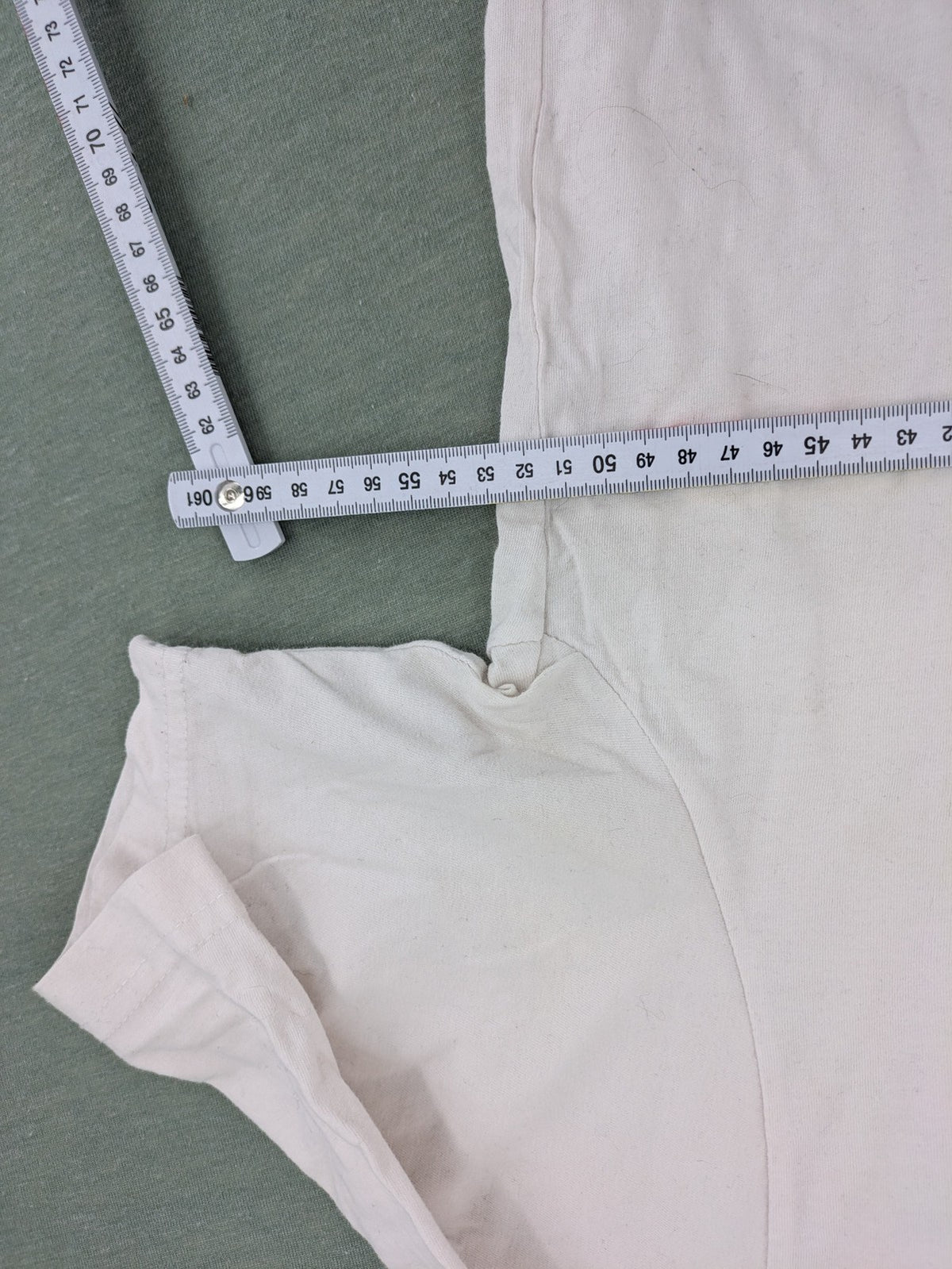 Dickies white t-shirt cotton short sleeve round neck with small logo patch.