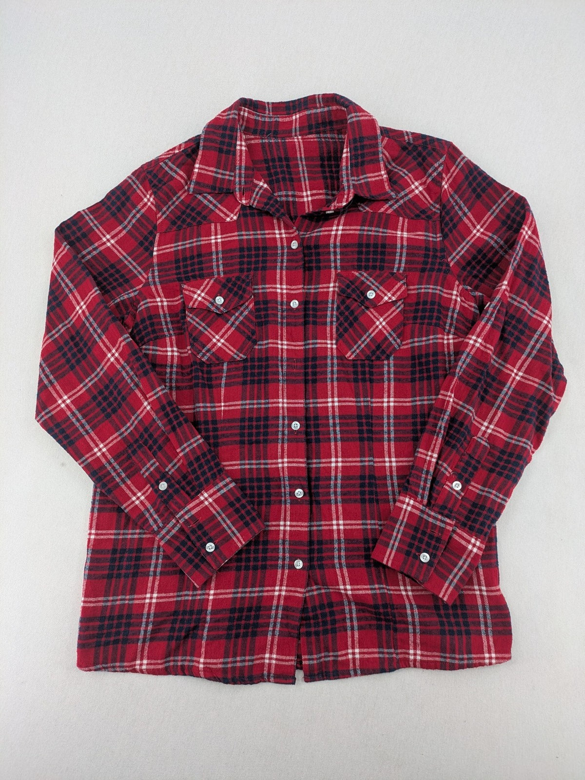 Baumwolle red check flannel shirt long sleeve with two chest pockets and button-down collar.