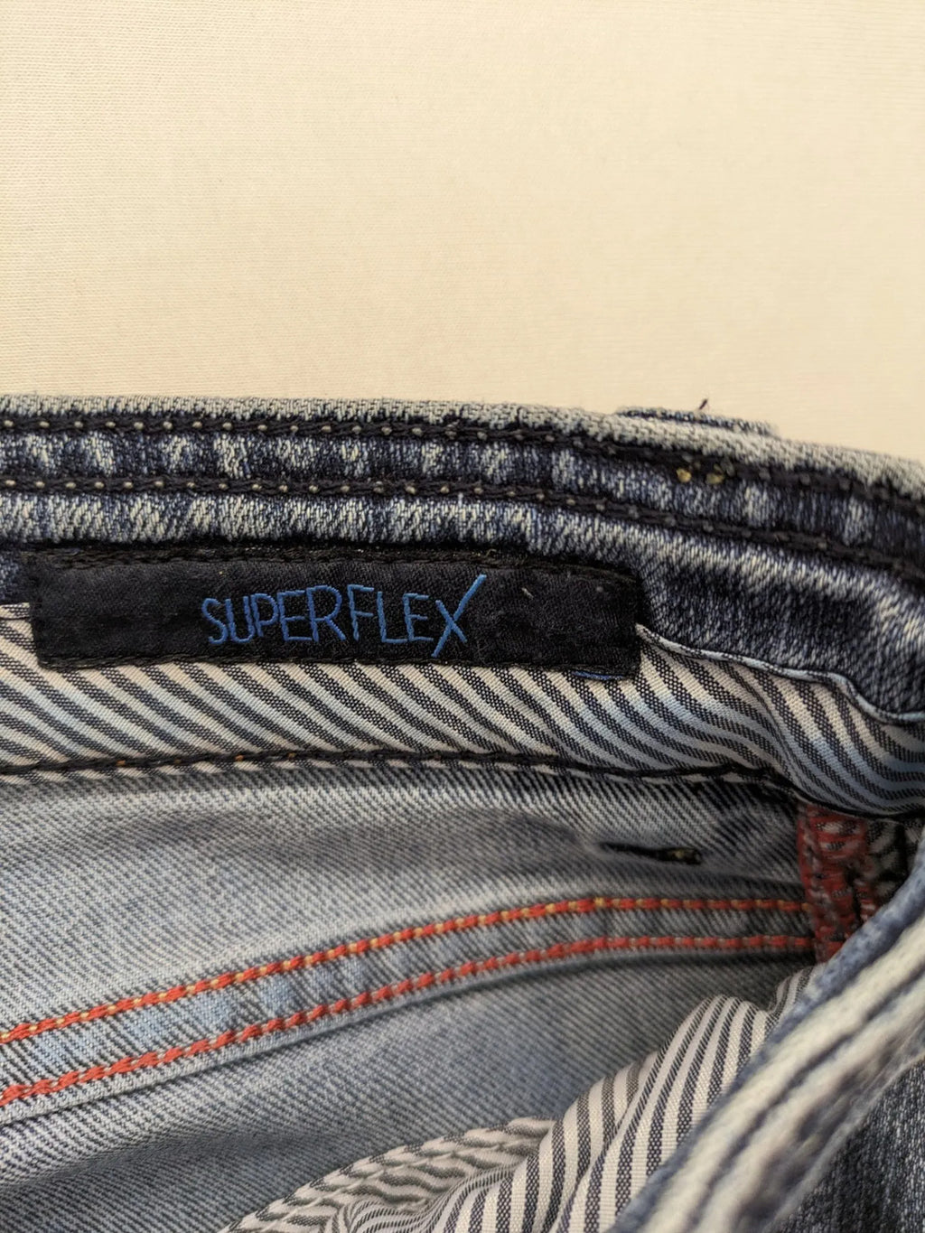 Atelier Gardeur blue straight jeans with five-pocket design and Superflex technology.