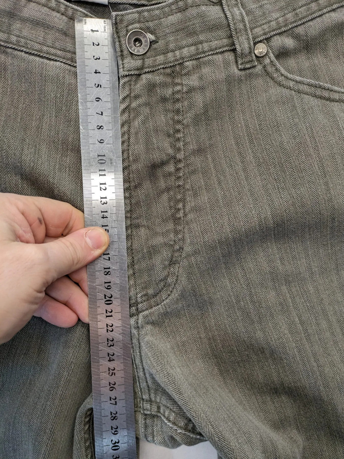 Gerry Weber grey straight jeans with herringbone pattern and classic 5-pocket design.