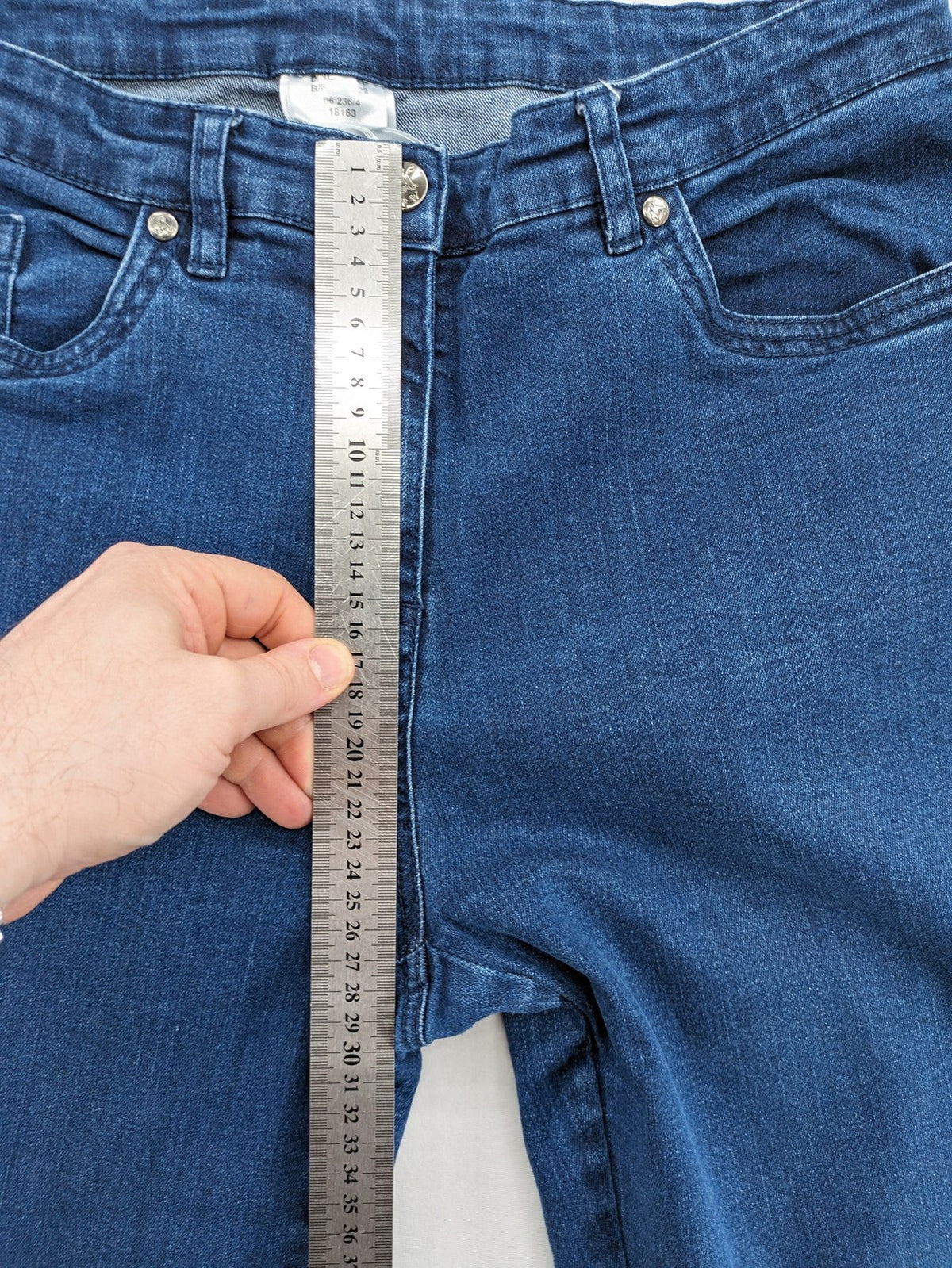 Damen blue straight jeans with embellished back pockets, cotton-elastane blend, mid-rise.