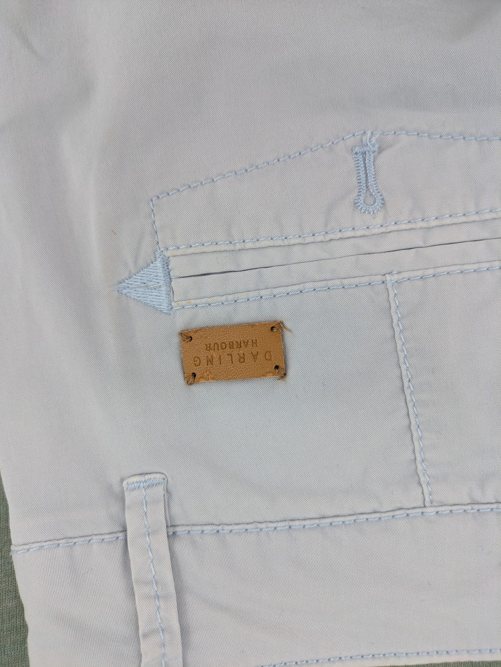Darling Harbour white chino pants with patterned pocket lining and stretch cotton material.