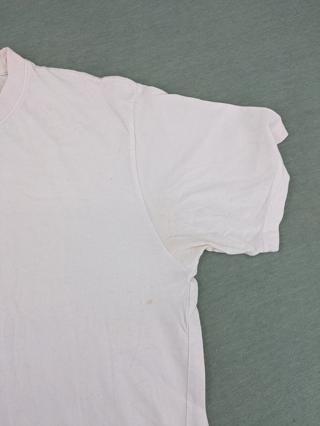Dickies white t-shirt cotton short sleeve round neck with small logo patch.