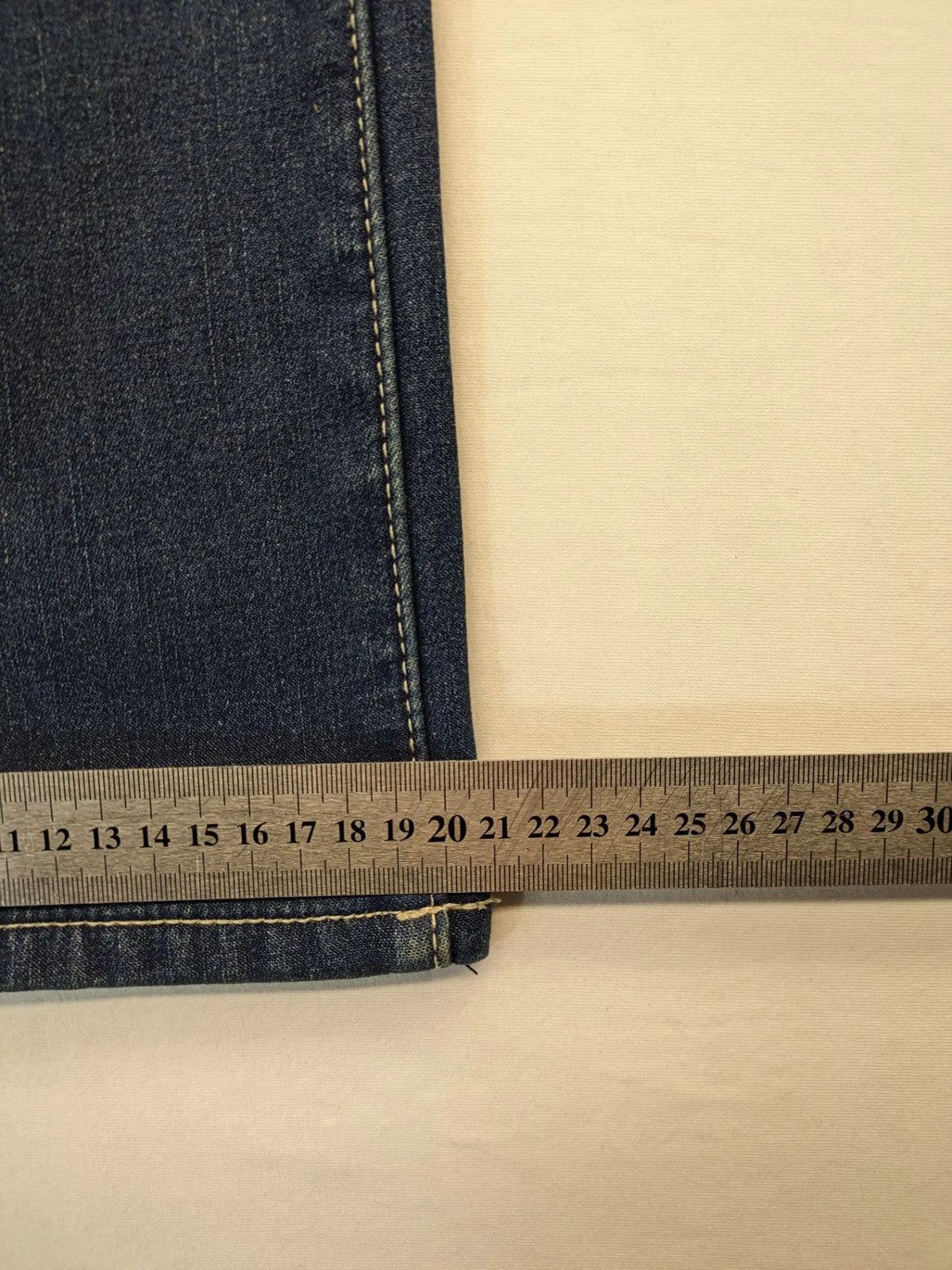 Eagle N°7 blue straight jeans with five-pocket design and soft thermal lining.